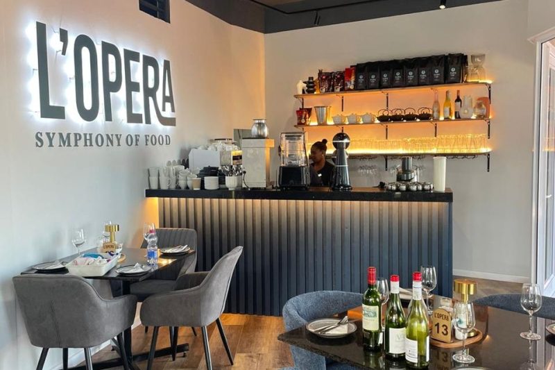 L'Opera restaurant interior in Knysna